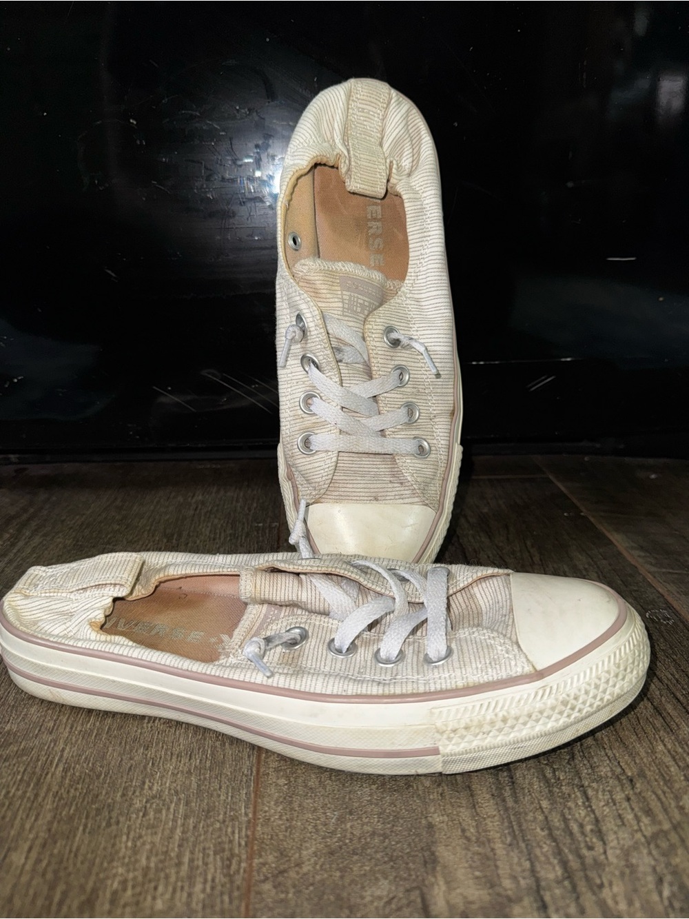 Converse Shorelines in Cream and white